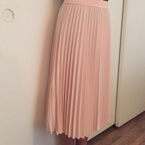 New York and Co pink midi pleated skirt